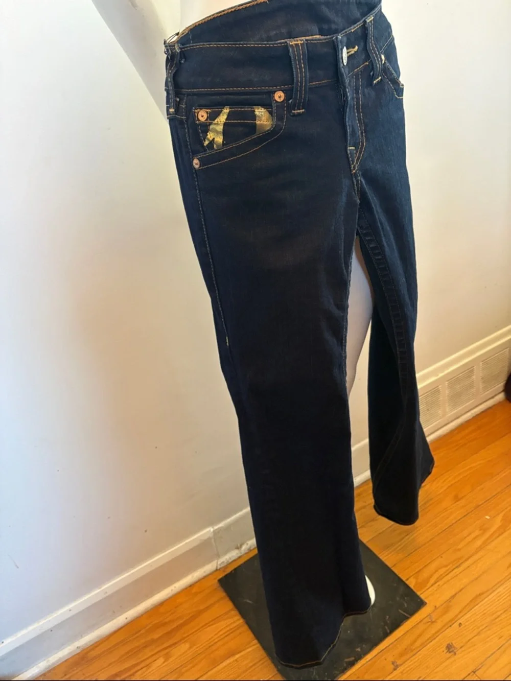 True Religion Dark Indigo Women boot cut Jeans - Classic Stretch Denim - Picture 2 of 10